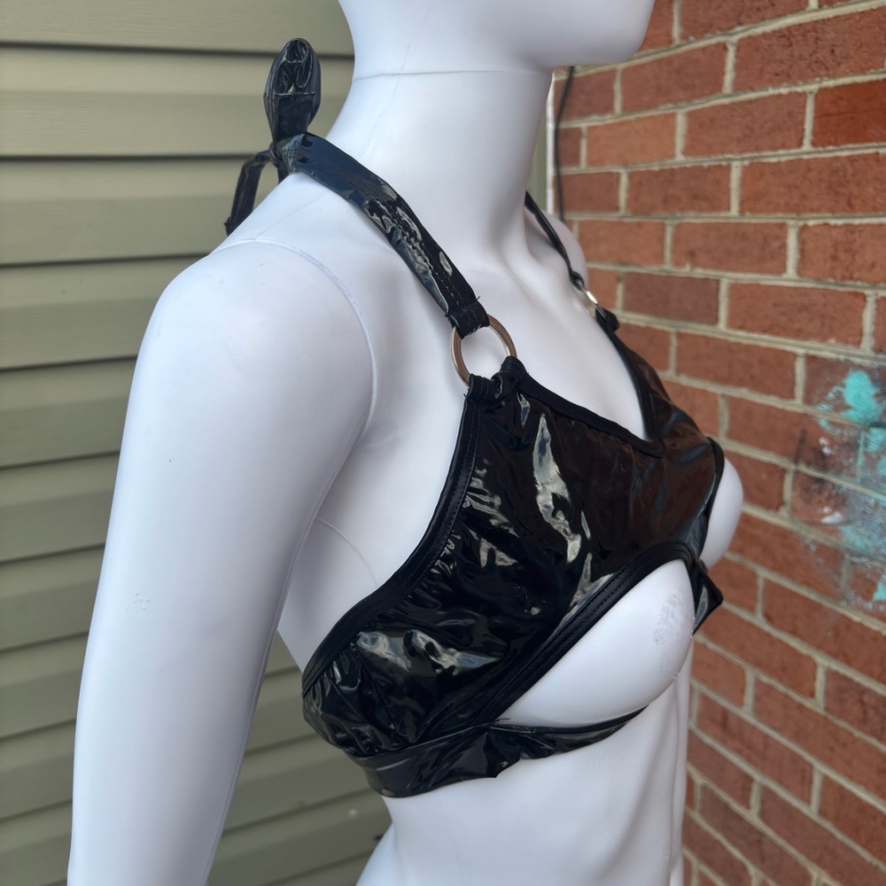 ROMA BLACK FAUX LEATHER HALTER CUTOUT TOP SIZE LARGE GOTH ROCKER - Picture 4 of 5